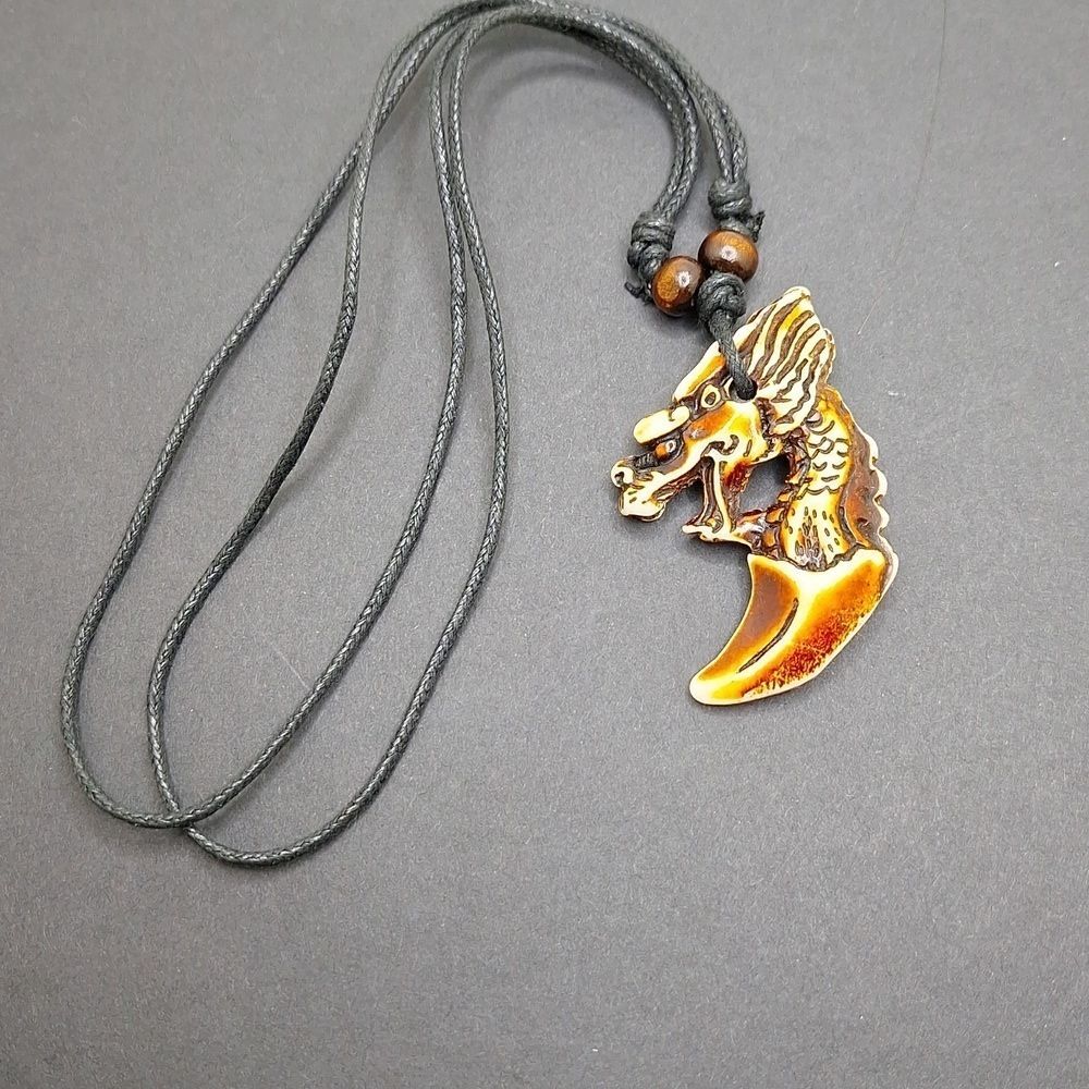 Dragon tooth shaped pendant adjustable necklace
